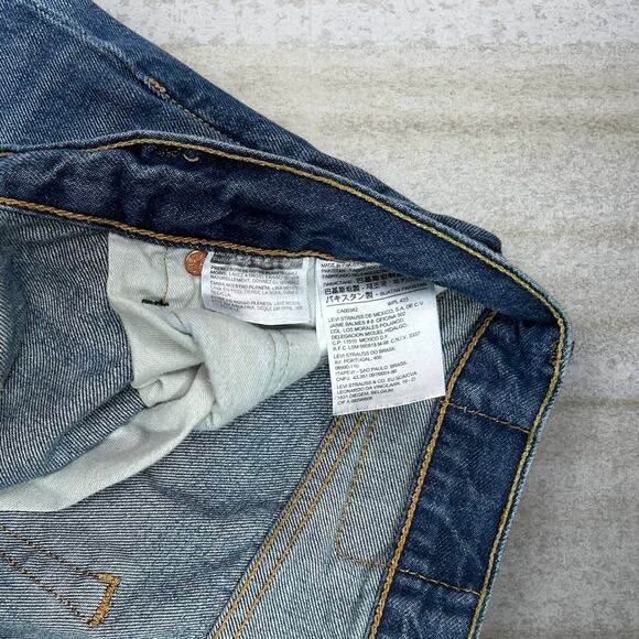 Levis Jeans 501 Regular Straight Leg Fit Medium Wash Denim Button Fly Red Tab - Picture 4 of 4